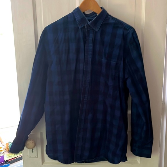 Dark Blue and Black Hatched Medium Haggar Button Down Shirt - Picture 1 of 3